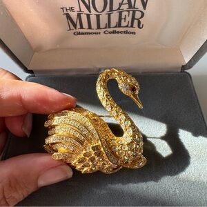 Nolan Miller Glamour Vintage Rhinestone Crystal Gold Tone Swan Bird Brooch